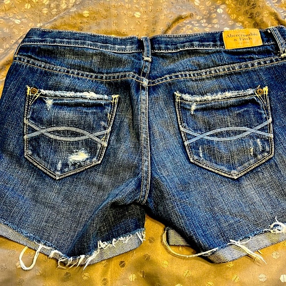 Abercrombie & Fitch shorty shorts - Picture 3 of 5